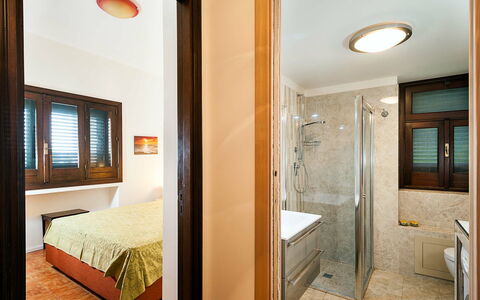 Unterkunft Lampara: Bad, Schlafzimmer