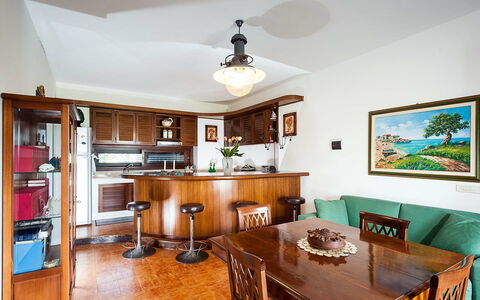 Unterkunft Lampara: Esszimmer, Küche, Wohnzimmer