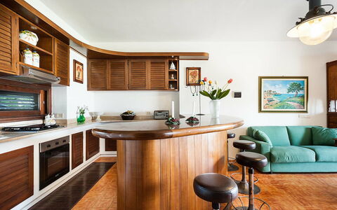 Unterkunft Lampara: Esszimmer, Küche, Wohnzimmer