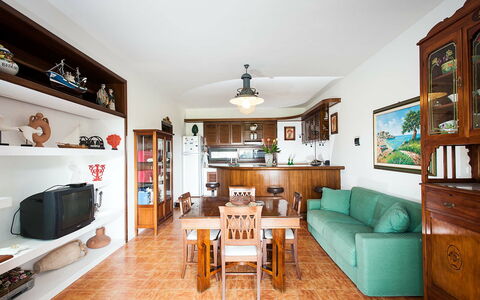 Unterkunft Lampara: Esszimmer, Küche, Wohnzimmer