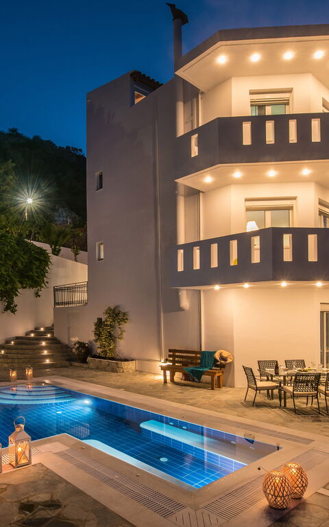 Villa Artemis: Außen, Schwimmbad