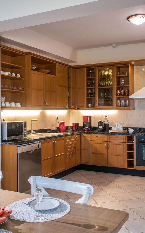 Villa Artemis: Esszimmer, Küche
