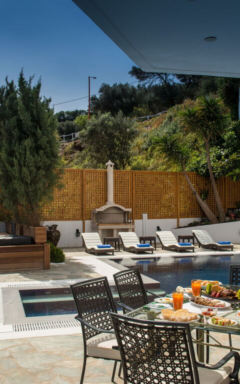 Villa Artemis: Balkon / Terrasse / Patio, Draussen, Schwimmbad