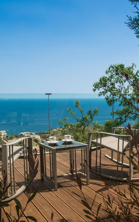 Villa Artemis: Ansichten, Balkon / Terrasse / Patio, Draussen, Garten