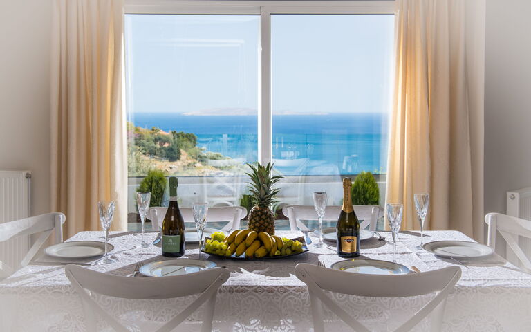 Villa Artemis: Ansichten, Esszimmer