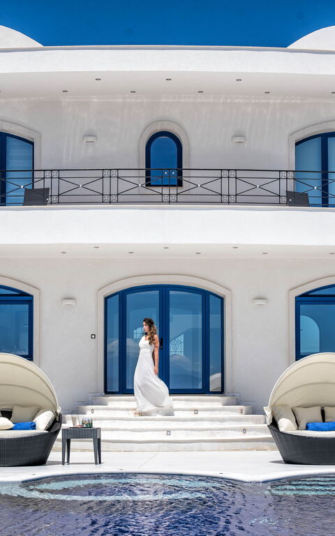 Villa Santor: Außen, Haupteingang, Schwimmbad