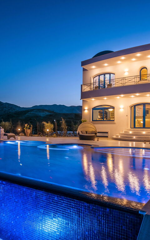 Villa Santor: Außen, Schwimmbad