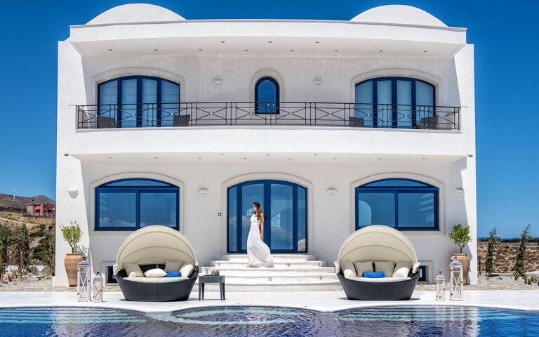 Villa Santor: Außen, Haupteingang, Schwimmbad