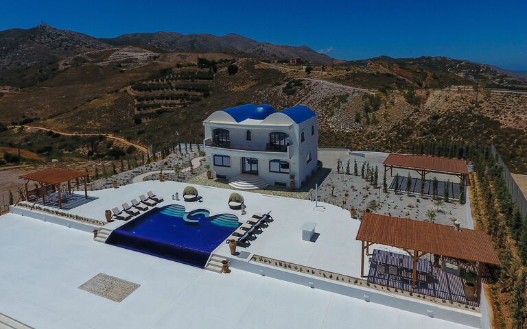 Villa Santor: Außen, Balkon / Terrasse / Patio, Schwimmbad