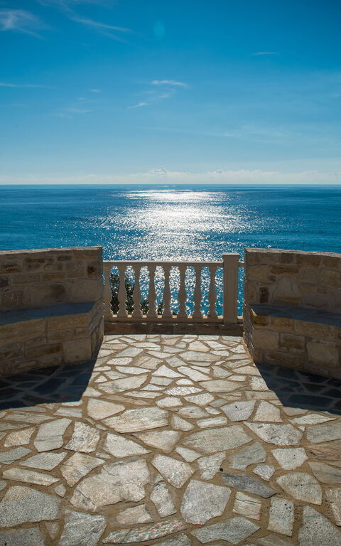 Villa Kalliste: Ansichten, Balkon / Terrasse / Patio