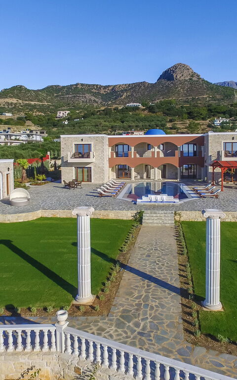 Villa Kalliste: Außen, Garten, Schwimmbad