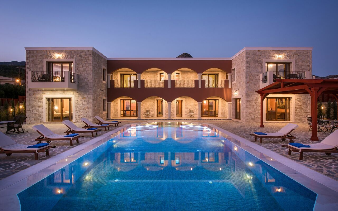 Villa Kalliste: Außen, Schwimmbad