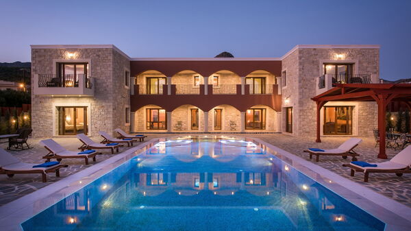 Villa Kalliste: Außen, Schwimmbad