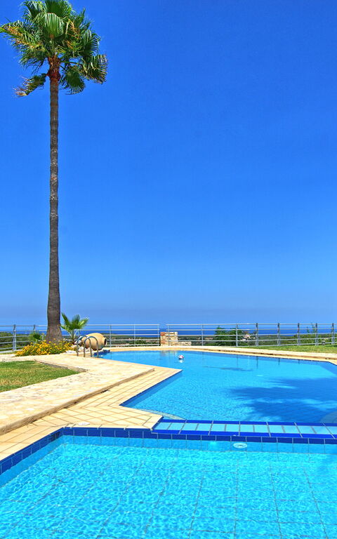 Villa Myrtia: Draussen, Schwimmbad