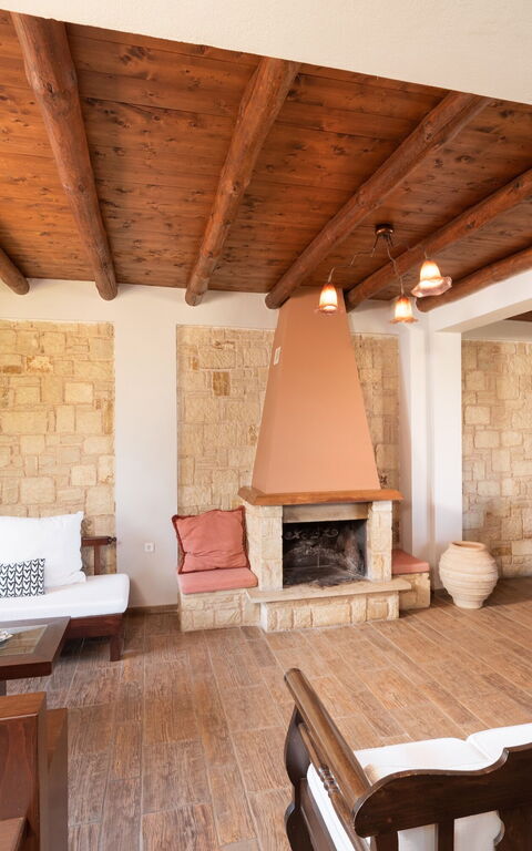 Villa Kissos: Esszimmer, Wohnzimmer