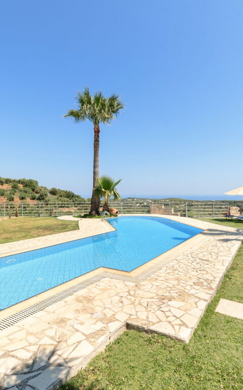 Villa Kissos: Garten, Schwimmbad