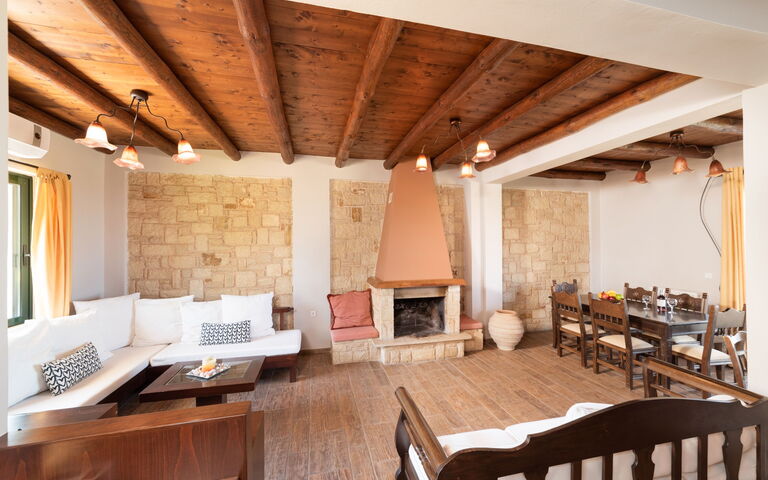 Villa Kissos: Esszimmer, Wohnzimmer