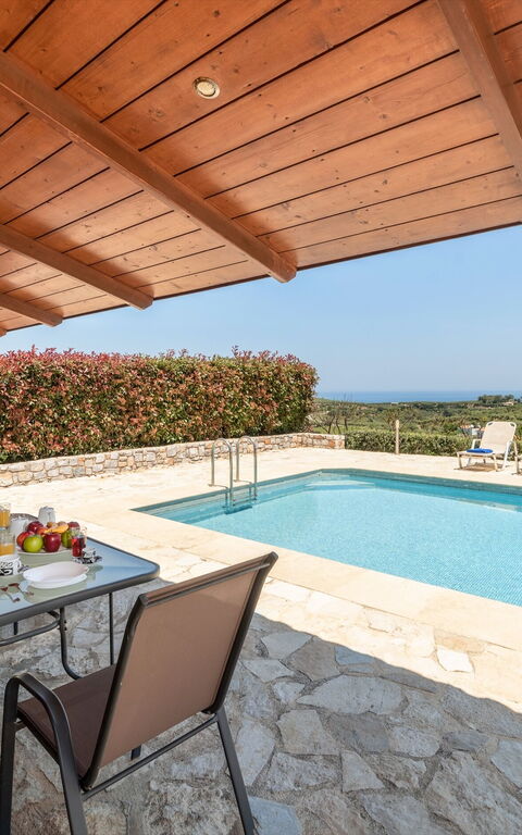 Villa Rodia: Balkon / Terrasse / Patio, Schwimmbad