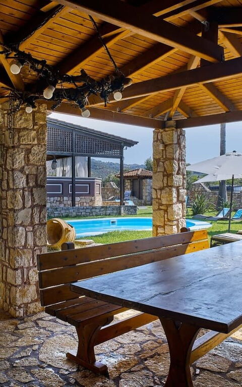 Villa Milon: Balkon / Terrasse / Patio, Schwimmbad