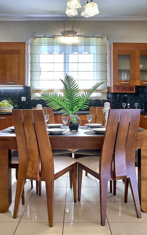 Villa Milon: Esszimmer, Küche