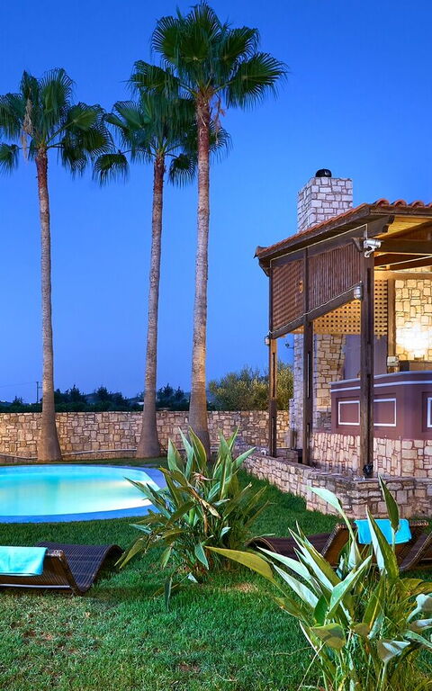 Villa Milon: Garten, Schwimmbad