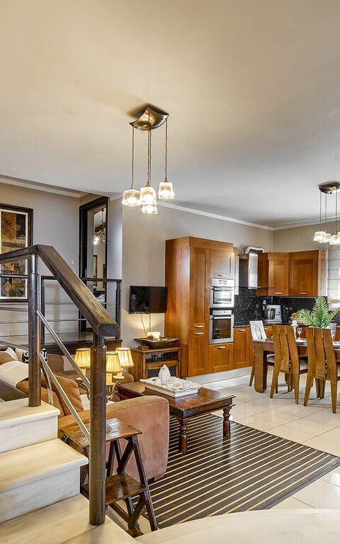 Villa Milon: Esszimmer, Küche, Wohnzimmer