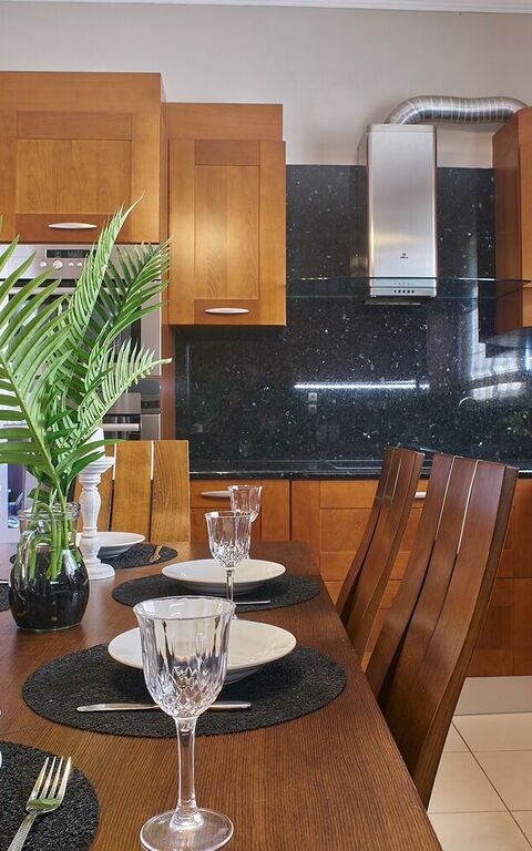 Villa Milon: Esszimmer, Küche