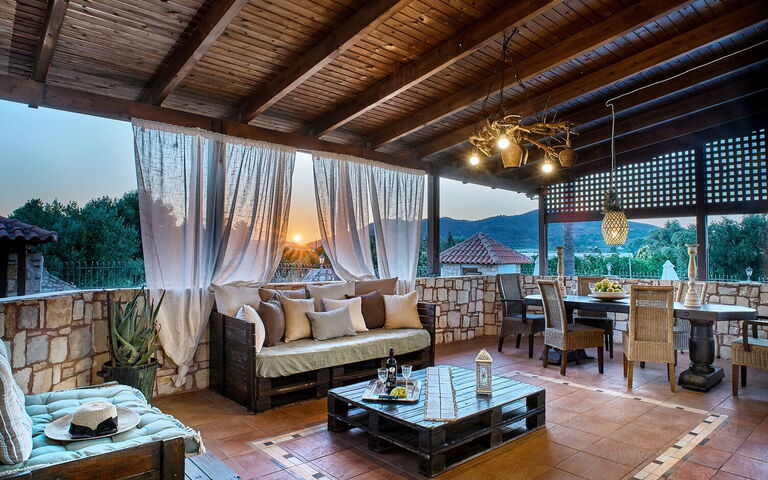 Villa Milon: Balkon / Terrasse / Patio