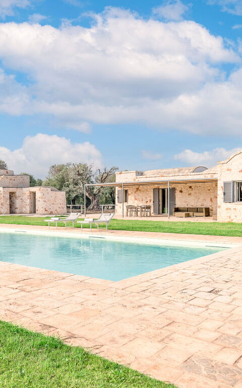 Villa Trullina: Draussen, Garten, Schwimmbad