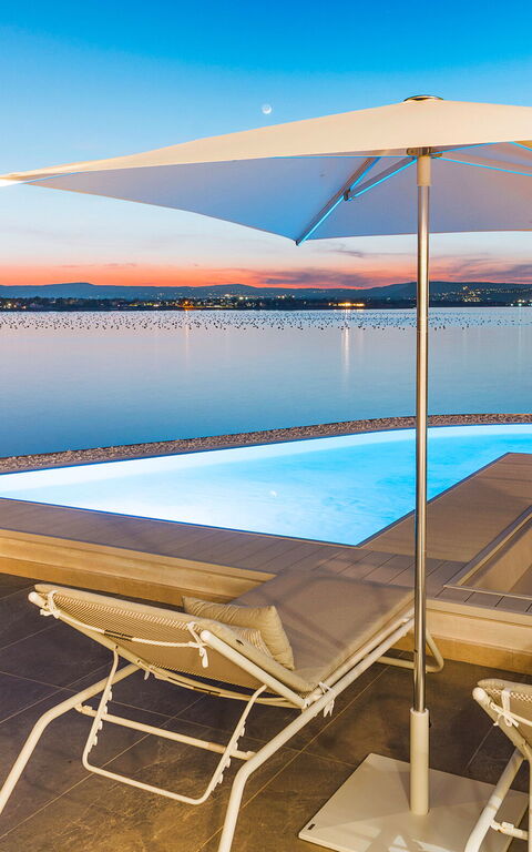 Villa Artemare: Ansichten, Außen, Draussen, Schwimmbad