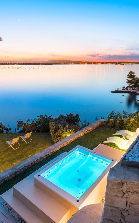 Villa Artemare: Ansichten, Außen, Draussen, Garten, Schwimmbad, Whirlpool