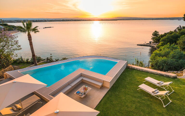 Villa Artemare: Ansichten, Außen, Draussen, Garten, Schwimmbad