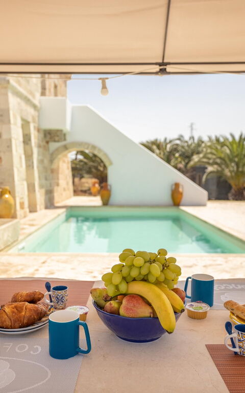 Villa Turris: Balkon / Terrasse / Patio, Schwimmbad