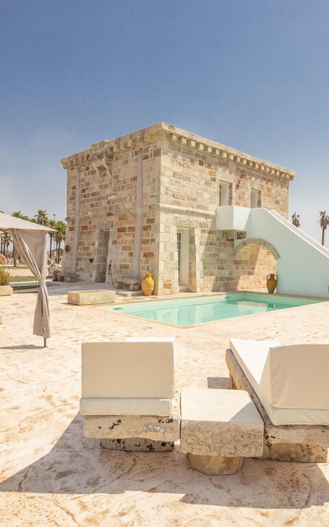 Villa Turris: Balkon / Terrasse / Patio, Schwimmbad