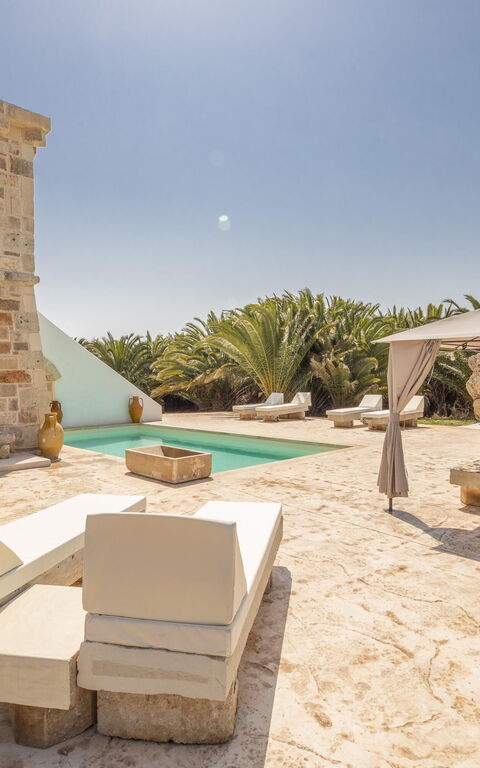 Villa Turris: Balkon / Terrasse / Patio, Schwimmbad