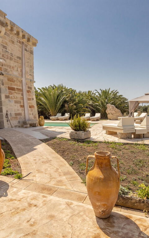 Villa Turris: Balkon / Terrasse / Patio, Garten