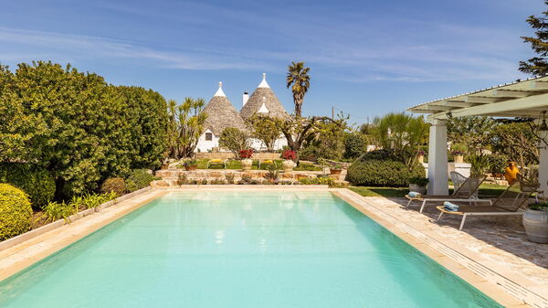 Trullo Patricia Pool: Draussen, Garten, Schwimmbad