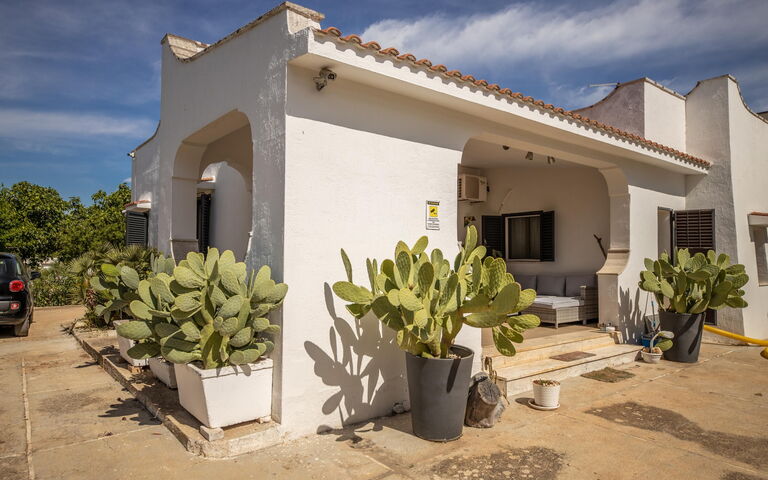 Villa Natura: Außen, Balkon / Terrasse / Patio, Haupteingang