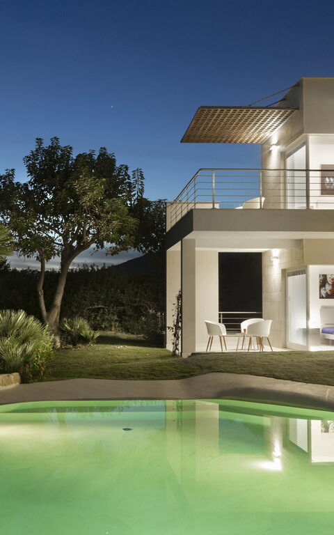 Villa Vera: Ansichten, Außen, Balkon / Terrasse / Patio, Garten, Schwimmbad