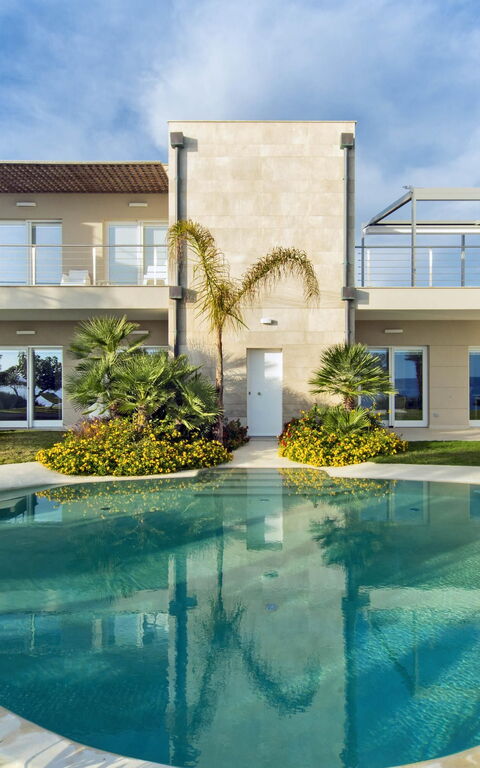 Villa Vera: Ansichten, Außen, Balkon / Terrasse / Patio, Garten, Schwimmbad