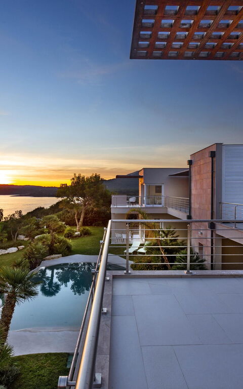 Villa Vera: Ansichten, Balkon / Terrasse / Patio, Garten, Schwimmbad