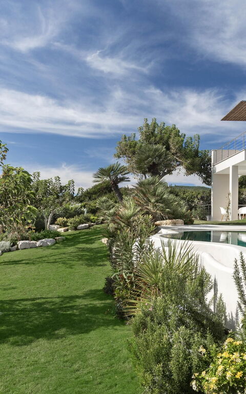 Villa Vera: Ansichten, Außen, Balkon / Terrasse / Patio, Garten, Schwimmbad