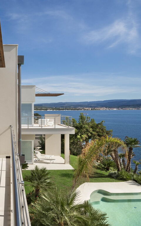 Villa Vera: Ansichten, Balkon / Terrasse / Patio, Draussen, Garten, Schwimmbad