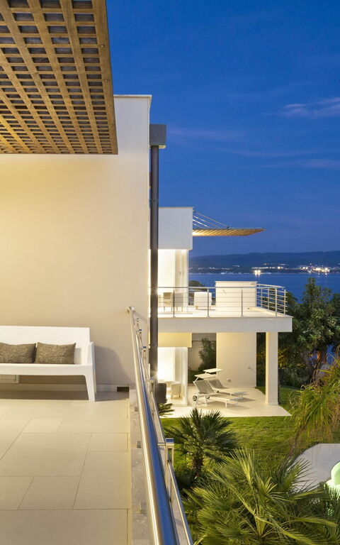 Villa Vera: Ansichten, Balkon / Terrasse / Patio, Draussen, Garten, Schwimmbad