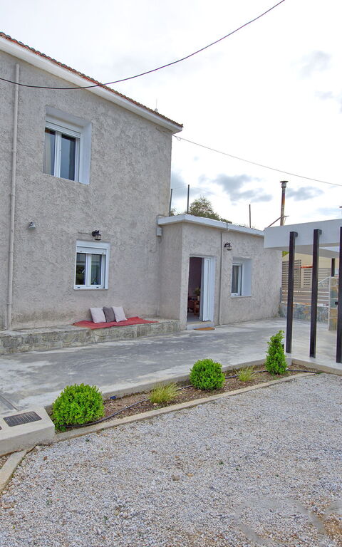 Aretousa: Draussen, Sommer