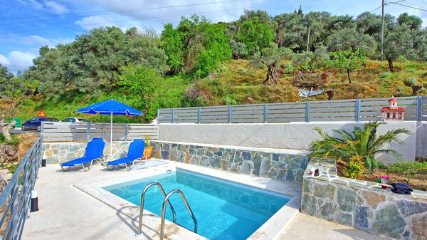 Aretousa: Schwimmbad