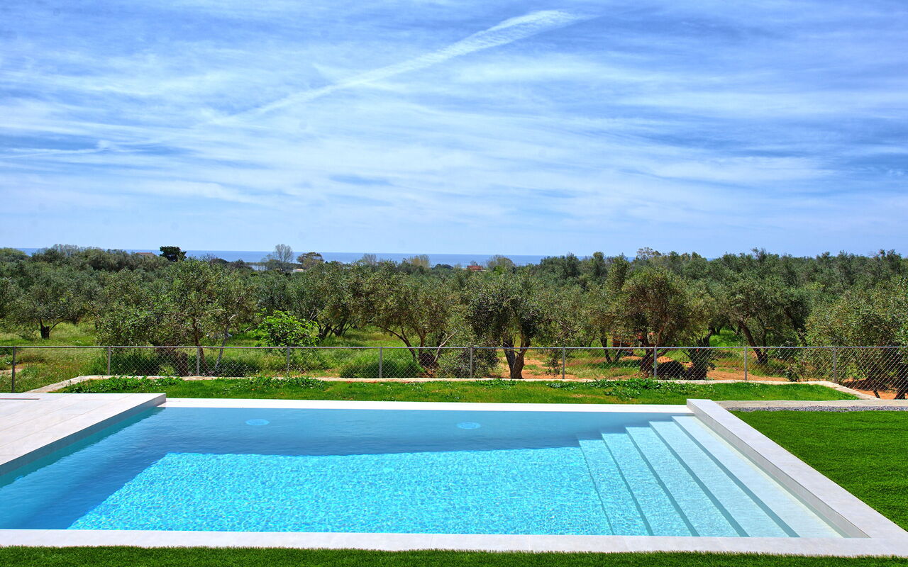 Villa Olivum: Draussen, Schwimmbad, Sommer