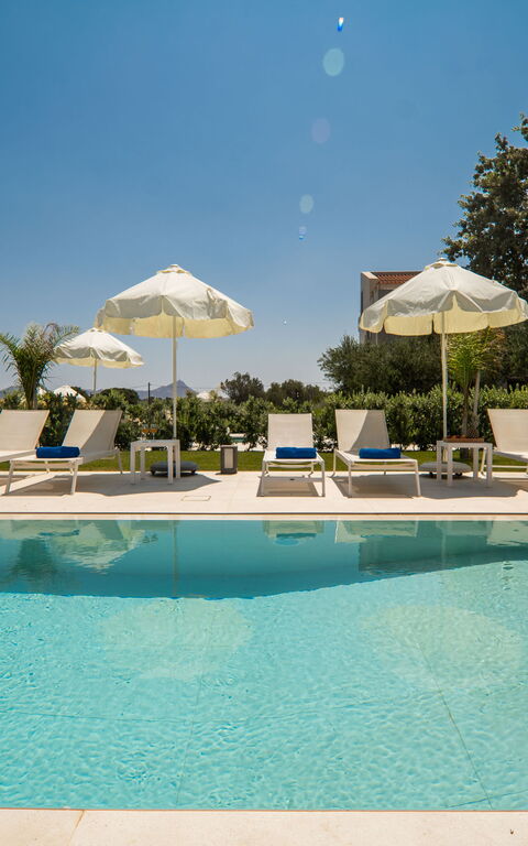 Aelia: Draussen, Garten, Schwimmbad