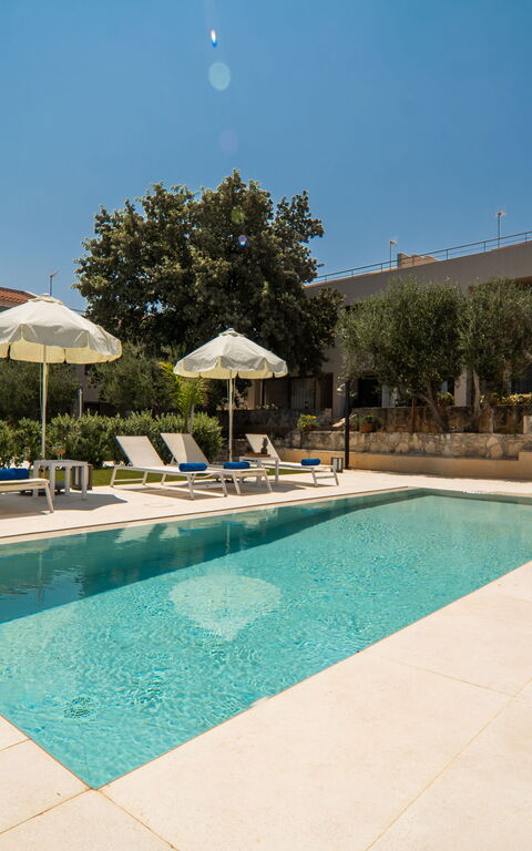 Aelia: Draussen, Garten, Schwimmbad