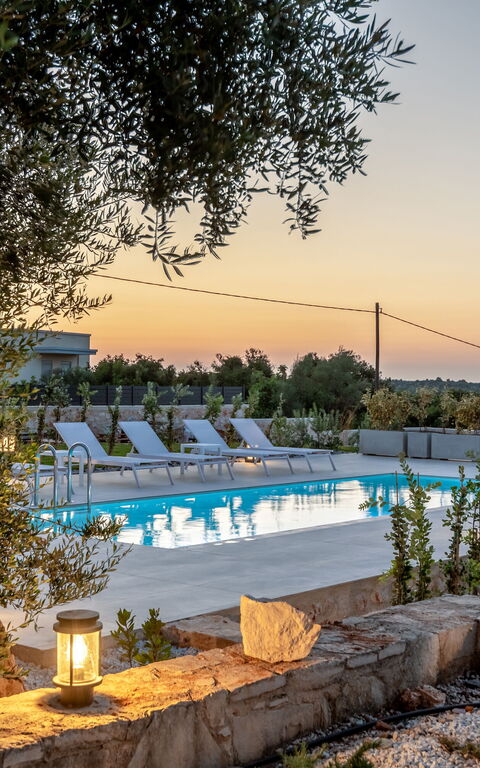 Aelia: Außen, Draussen, Schwimmbad